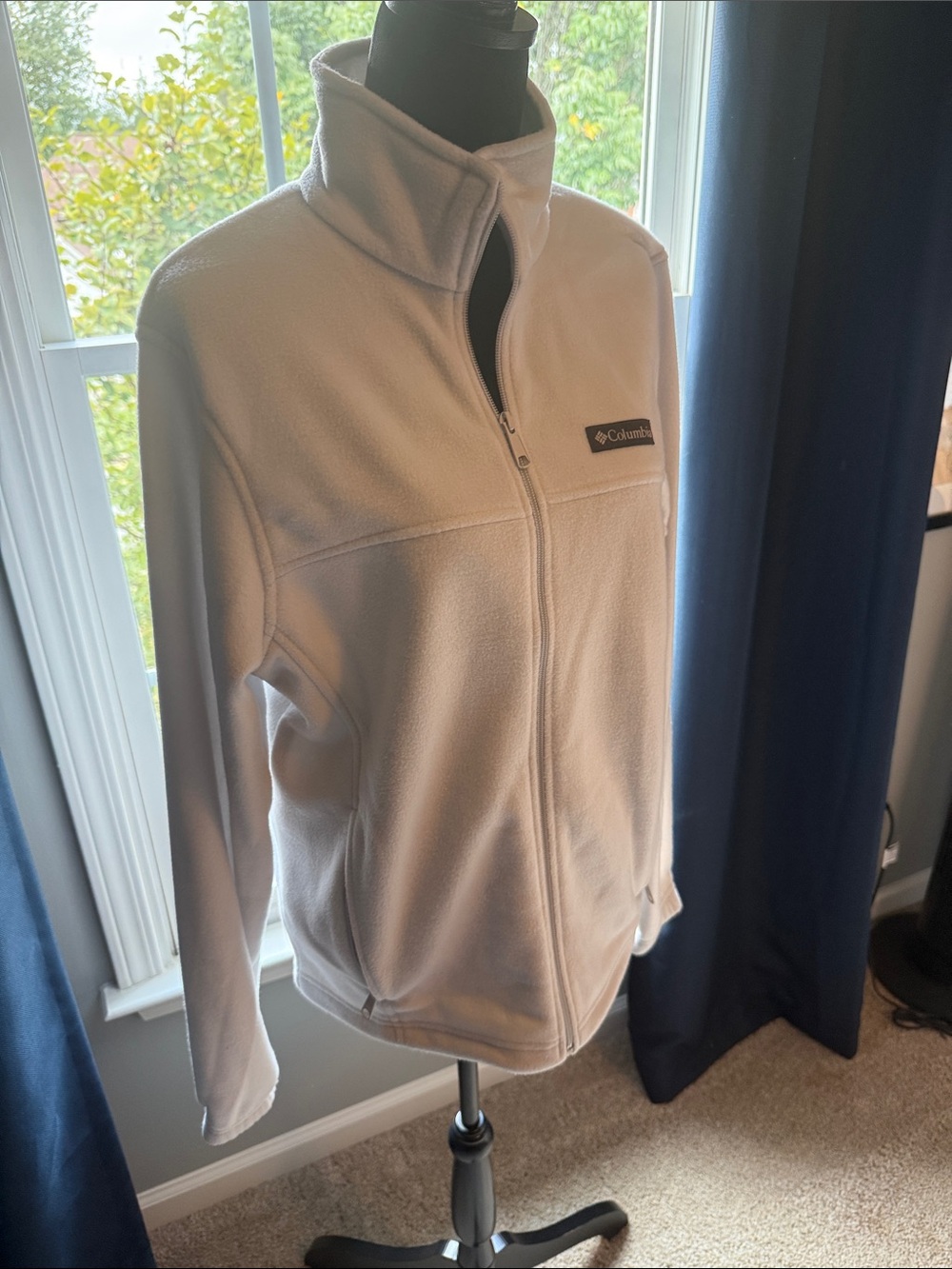 Columbia fleece jacket. Size medium. Light grey.